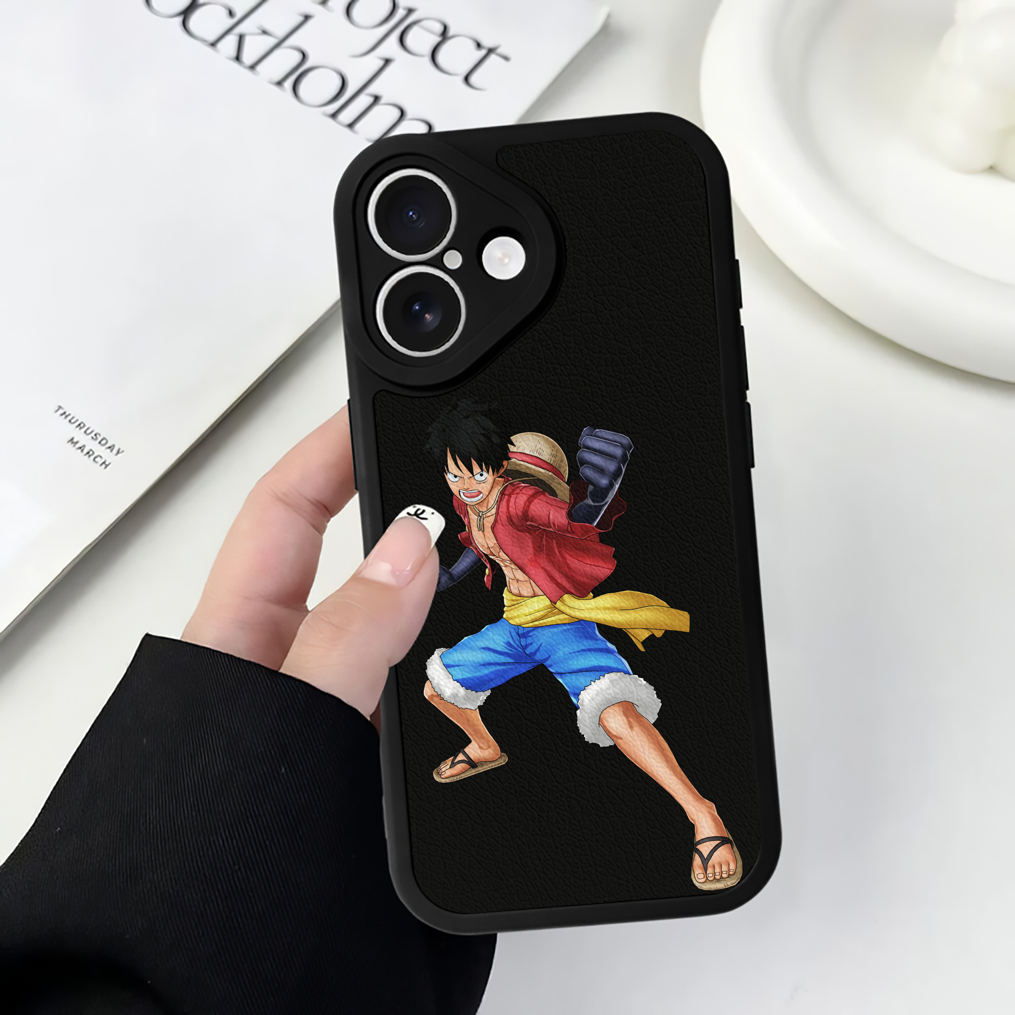 （画像用） ワンピース モンキー・D・ルフィ ONE PIECE Monkey D. Luffy 【iPhone 16シリーズ対応】シリコンスマホケース（レザー調） 材質：シリコン